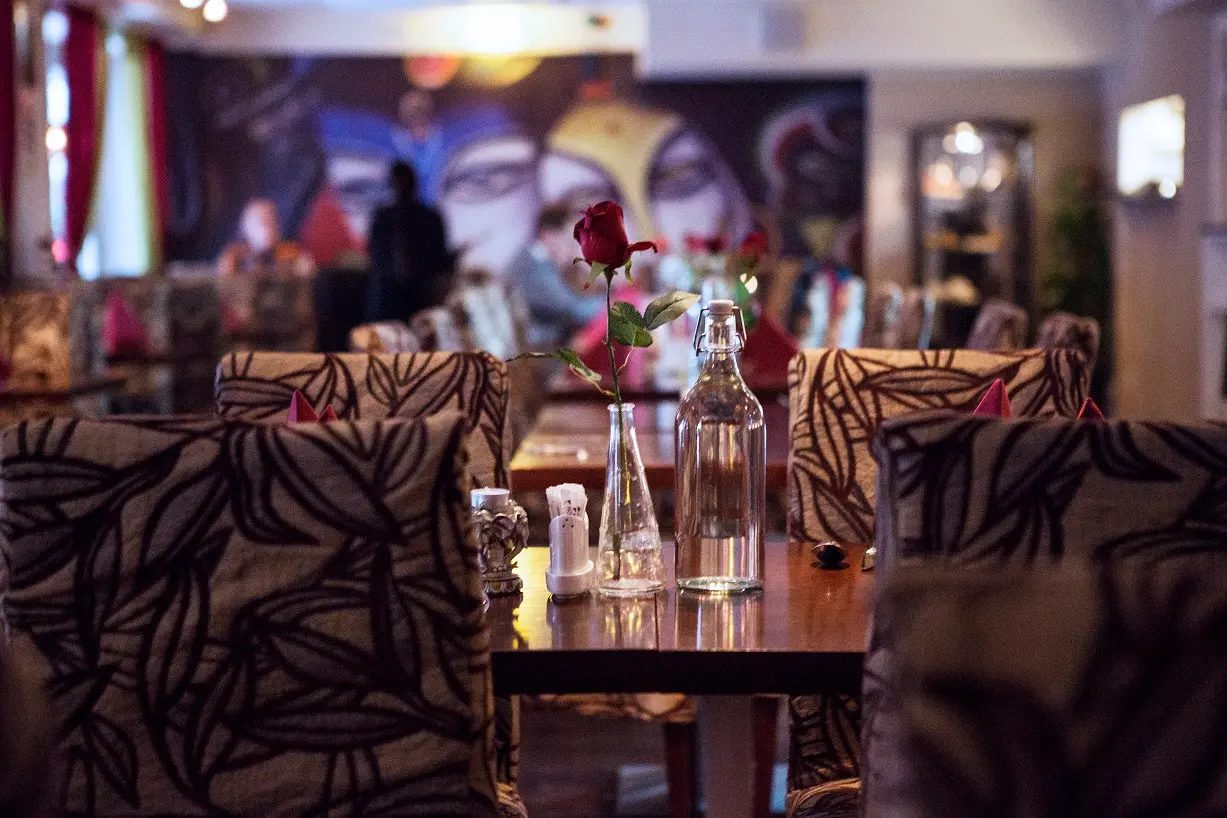 Laxmi restaurangens matsal med indisk konst